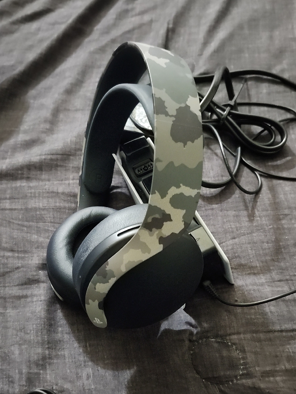 Sony Pulse Wireless Headphones/ Sony Controller Dock